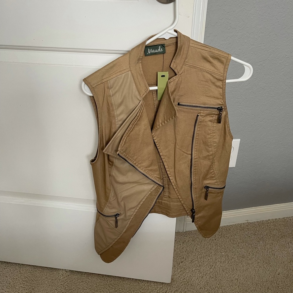 Maude tan vest
